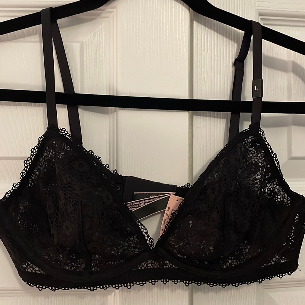 NEW Victoria’s Secret Black Lace Bralette